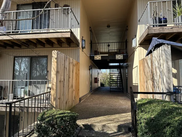 a view of entryway with a front door