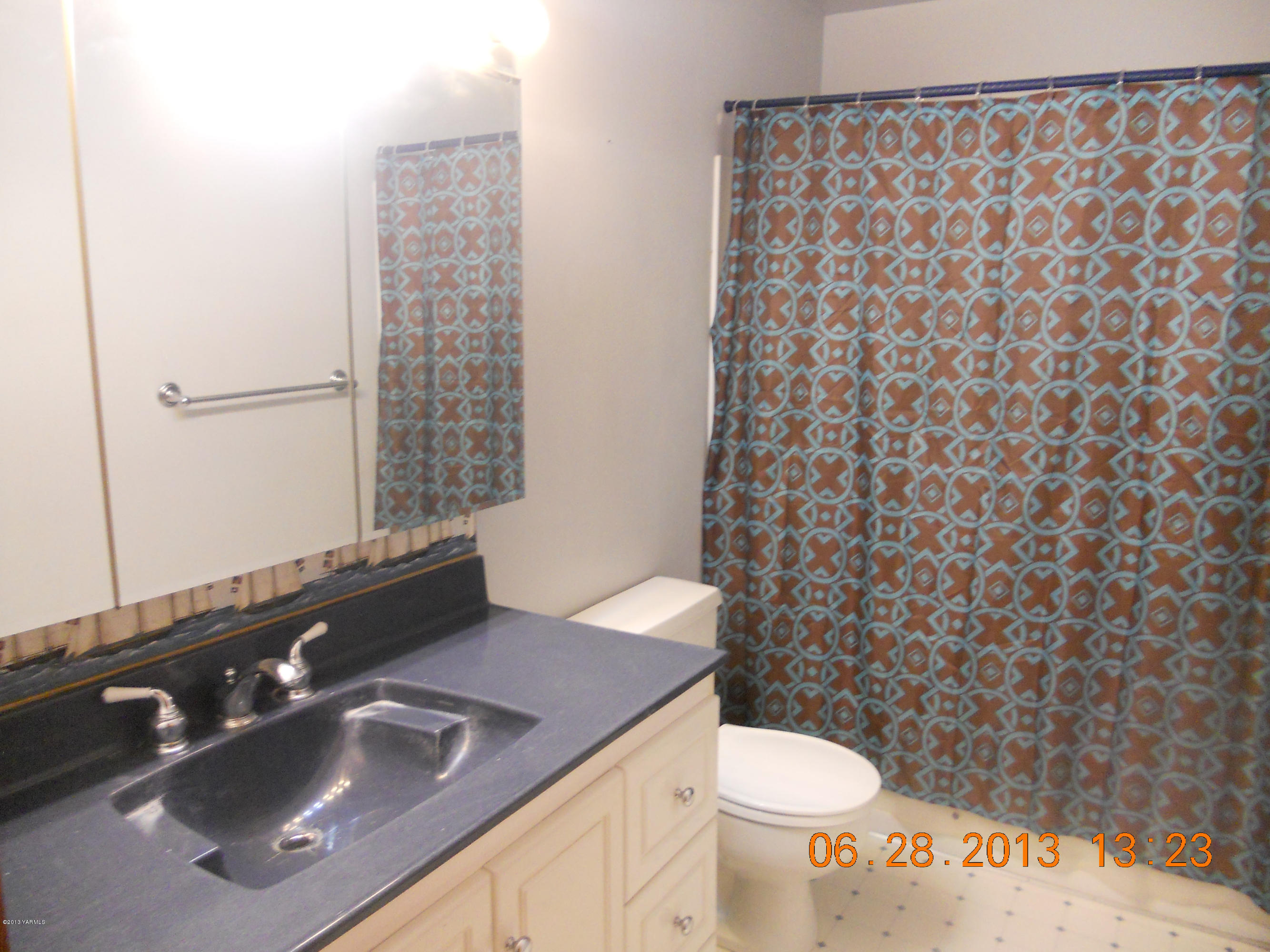 41 Ashue Road Wapato, WA 98951 - Photo 3 of 10 a bathroom with a sink toilet and mirror