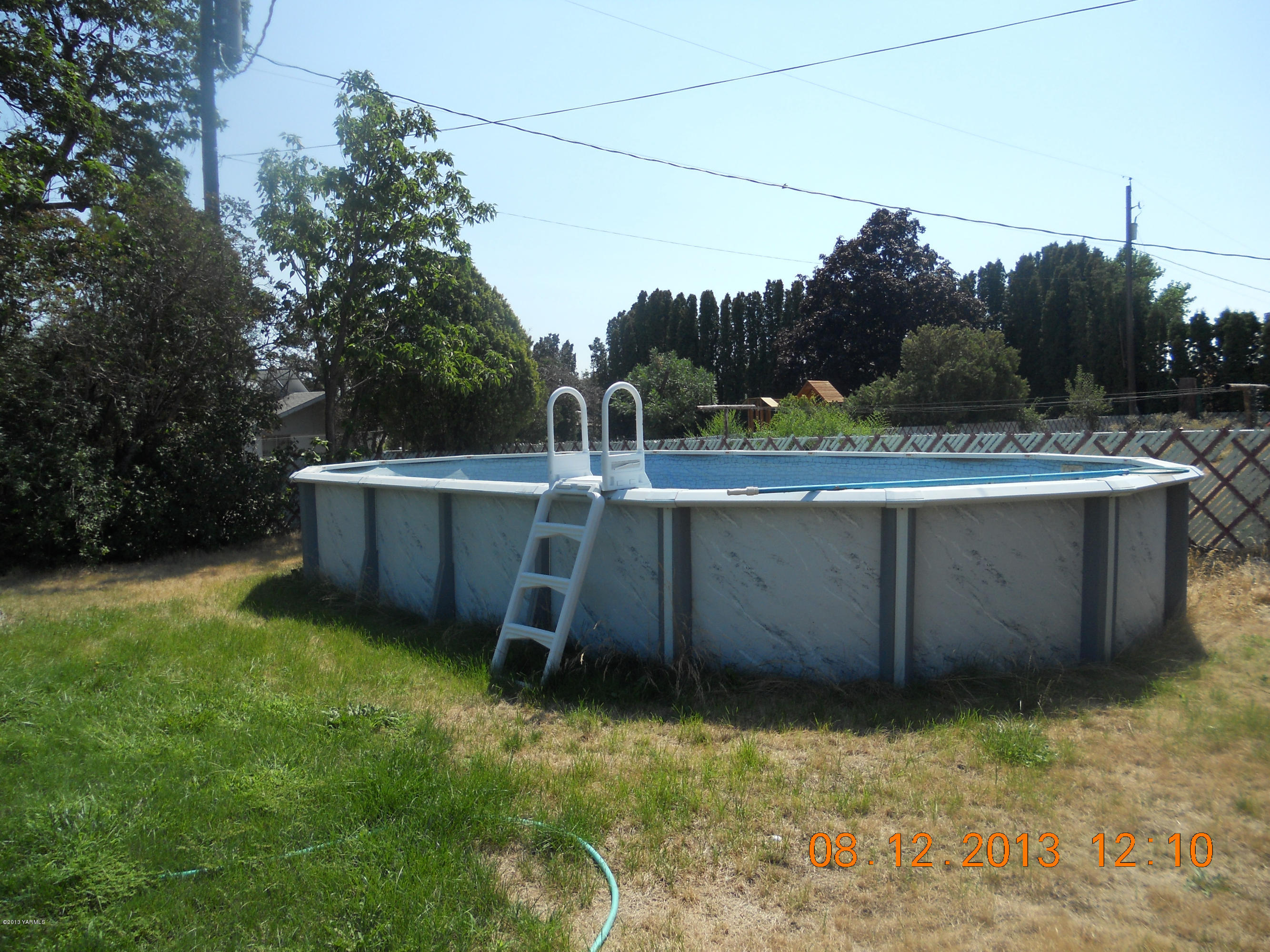 41 Ashue Road Wapato, WA 98951 - Photo 8 of 10 a view of a backyard