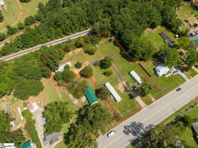 $255,000 | 28557-76 E Highway, Clinton, SC 29325