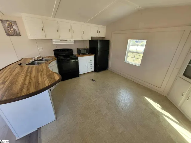 $255,000 | 28557-76 E Highway, Clinton, SC 29325