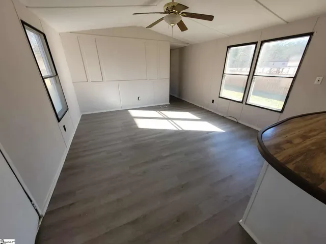 $255,000 | 28557-76 E Highway, Clinton, SC 29325