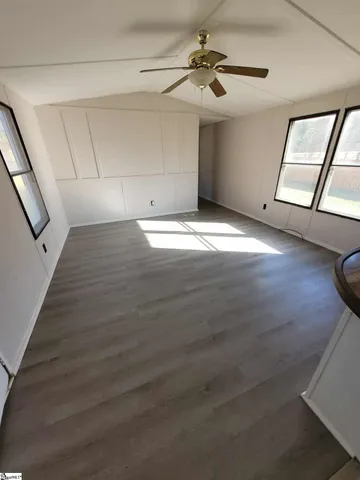 $255,000 | 28557-76 E Highway, Clinton, SC 29325