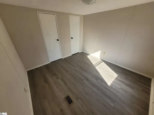 $255,000 | 28557-76 E Highway, Clinton, SC 29325