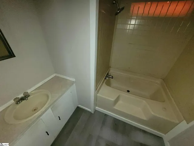 $255,000 | 28557-76 E Highway, Clinton, SC 29325