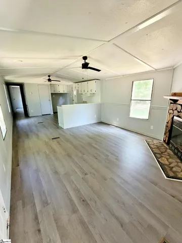 $255,000 | 28557-76 E Highway, Clinton, SC 29325