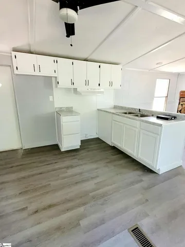 $255,000 | 28557-76 E Highway, Clinton, SC 29325