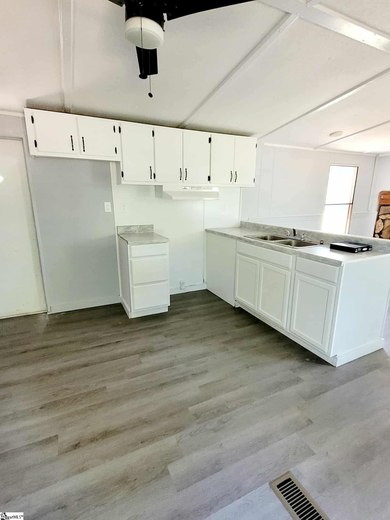 28557-76 E Highway Clinton, SC 29325 - Photo 5 of 18