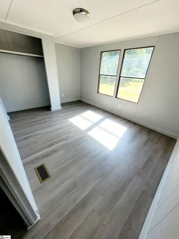 $255,000 | 28557-76 E Highway, Clinton, SC 29325