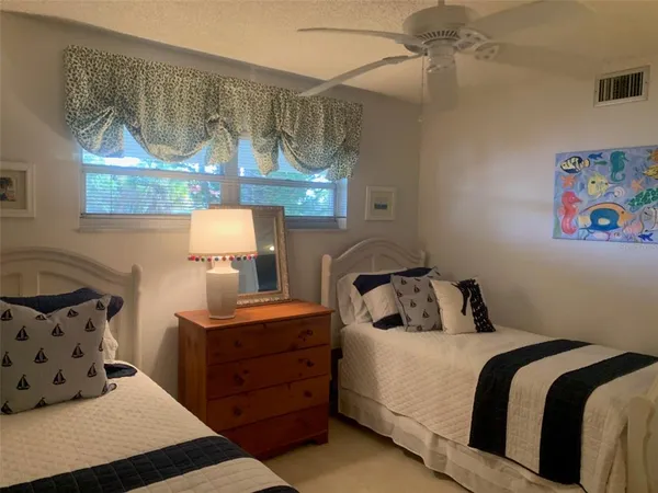$2,400 | 512 West Venice Avenue, Unit 207, Venice, FL 34285