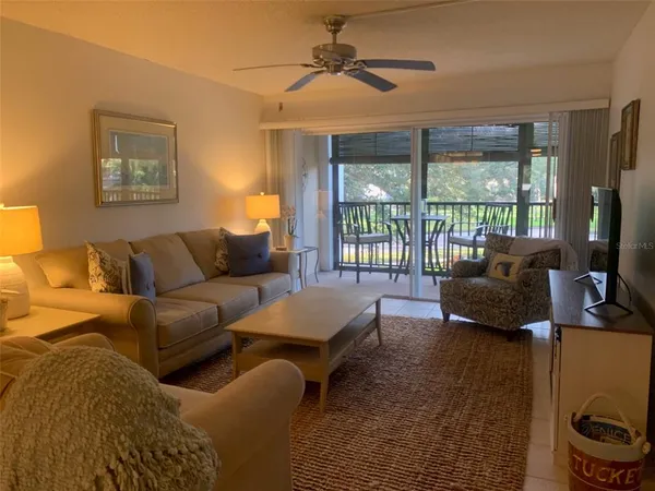 $2,400 | 512 West Venice Avenue, Unit 207, Venice, FL 34285