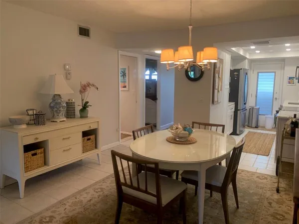 $2,400 | 512 West Venice Avenue, Unit 207, Venice, FL 34285