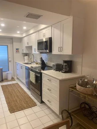 $2,400 | 512 West Venice Avenue, Unit 207, Venice, FL 34285