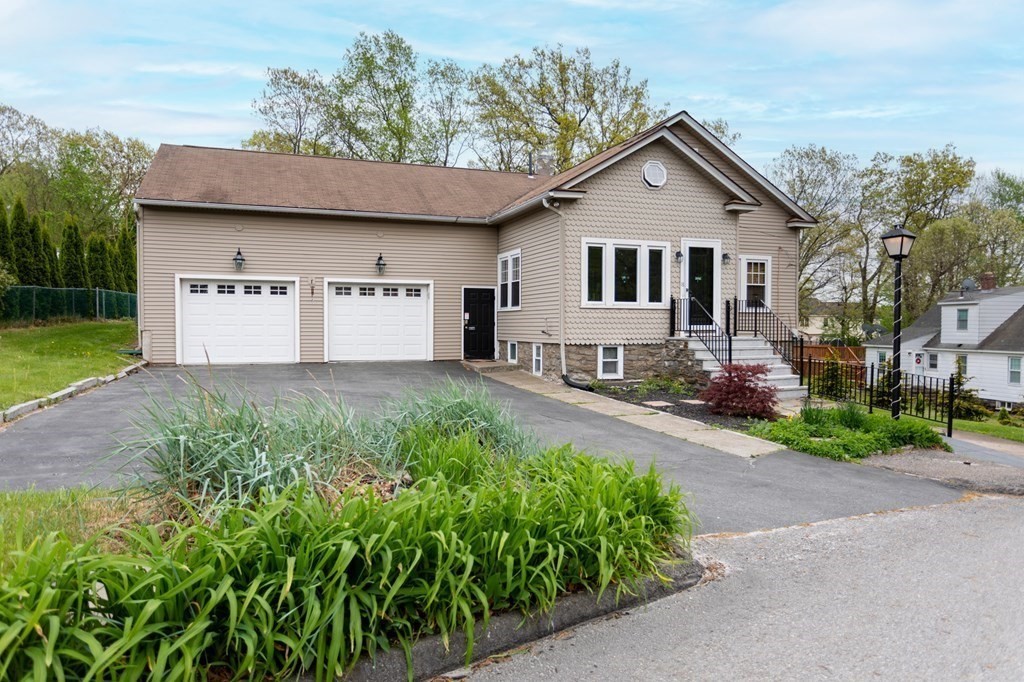 18 Angelo Street Worcester, MA 01604 - Photo 1 of 40 Gallery Image 1