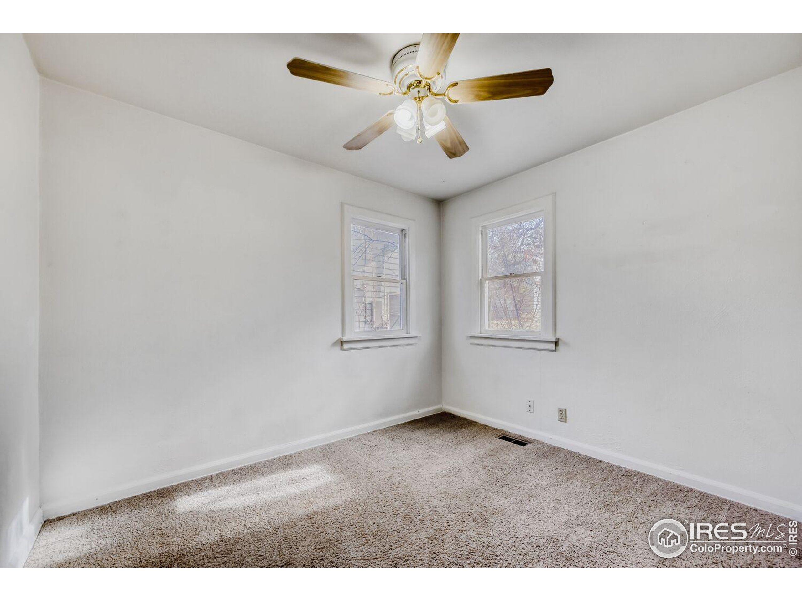 534 Dewey Avenue Boulder, CO 80304 - Photo 10 of 17 an empty room with windows and ceiling fan