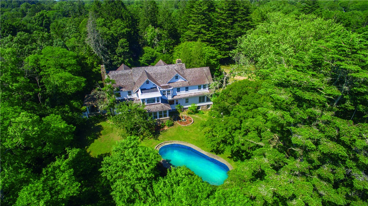 23 Shore Road Westerly, RI 02891 - Photo 2 of 31