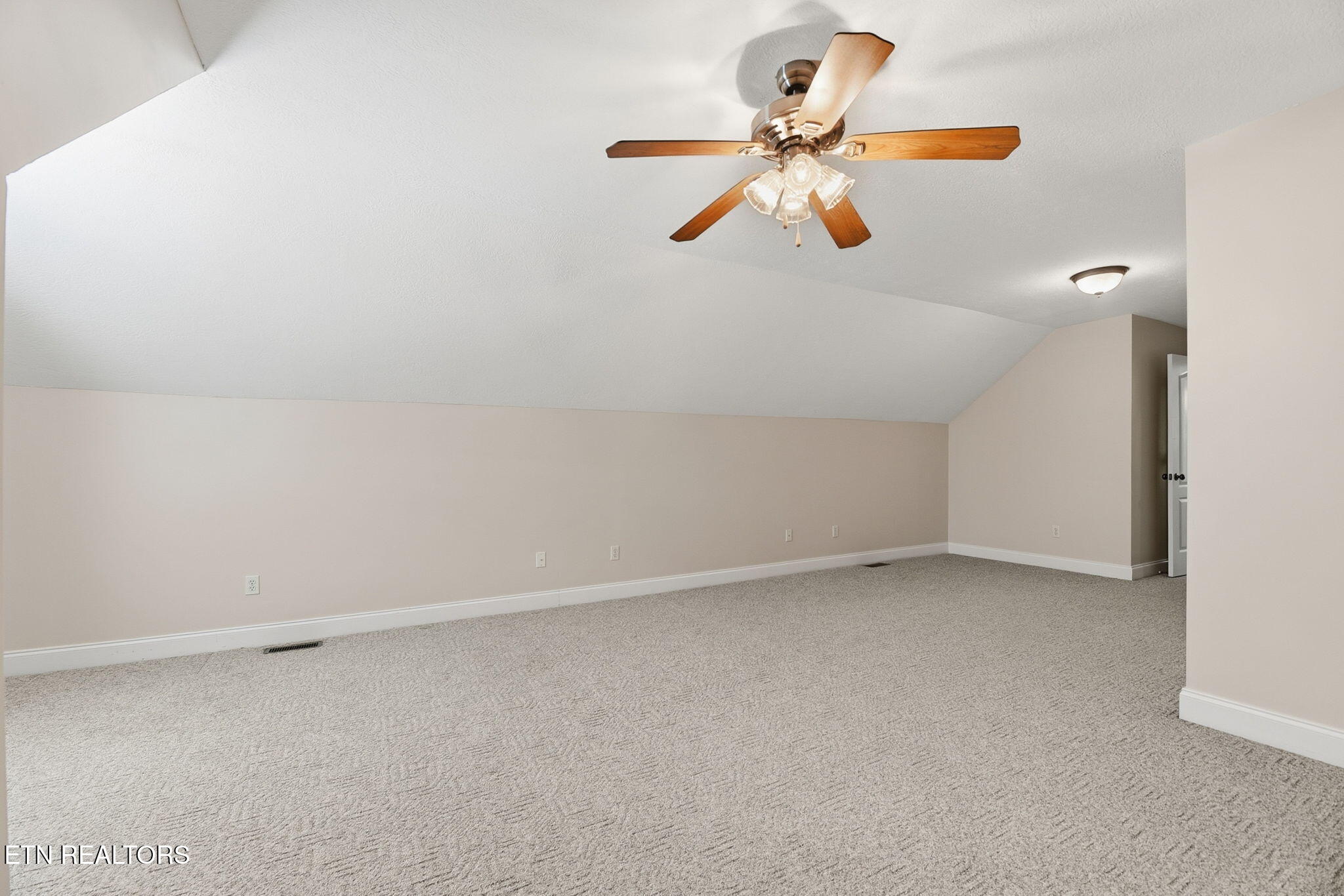 221 Sweetgum Lane Oak Ridge, TN 37830 - Photo 34 of 38 34-web-or-mls-DSC_9678