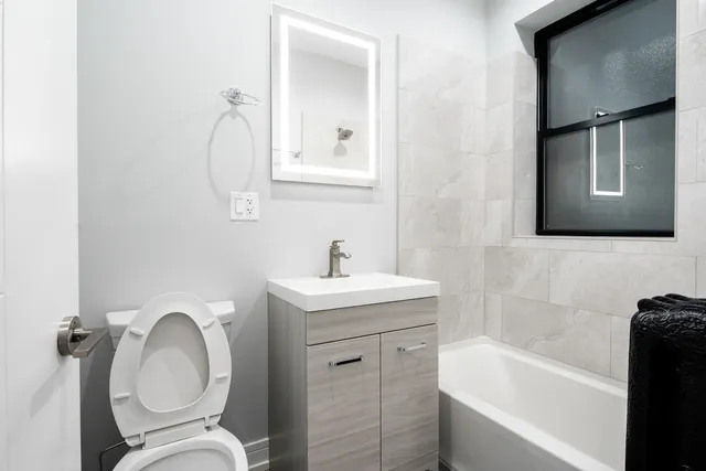 $2,333 | 6101 North Winthrop Avenue, Unit 2, Chicago, IL 60660