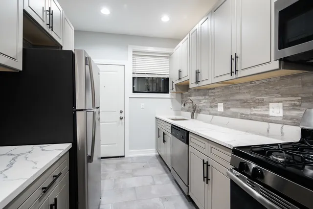 $2,333 | 6101 North Winthrop Avenue, Unit 2, Chicago, IL 60660