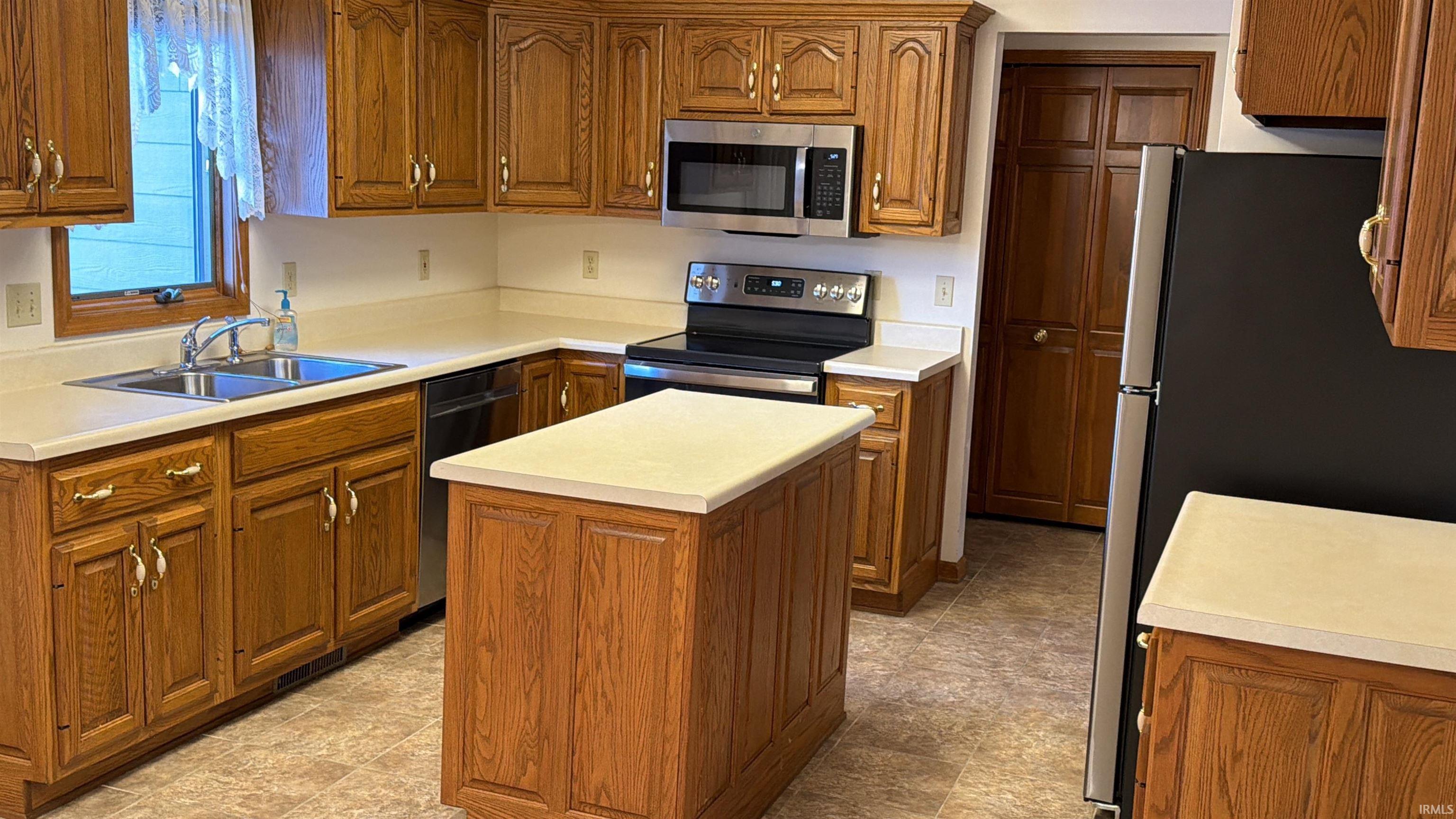 2213 Laforge Lane Auburn, IN 46706 - Photo 6 of 22