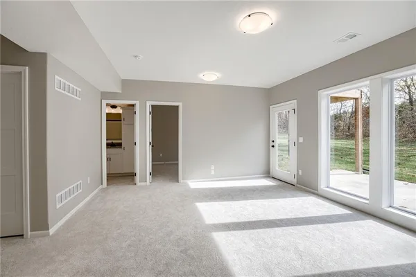 $578,950 | 7485 North Utica Avenue, Parkville, MO 64152