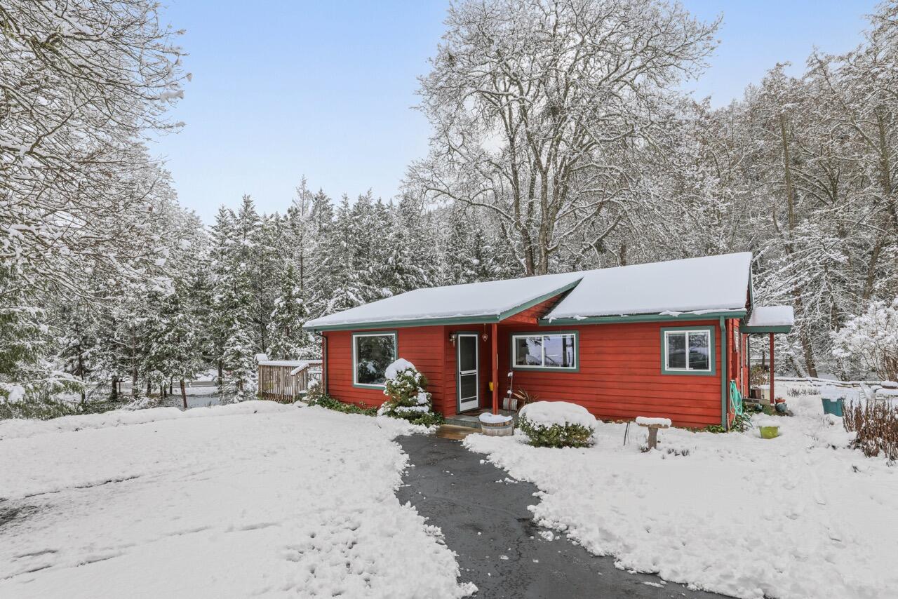 3808 Andrews Road Medford, OR 97501 - Photo 6 of 32 house snow _ hart