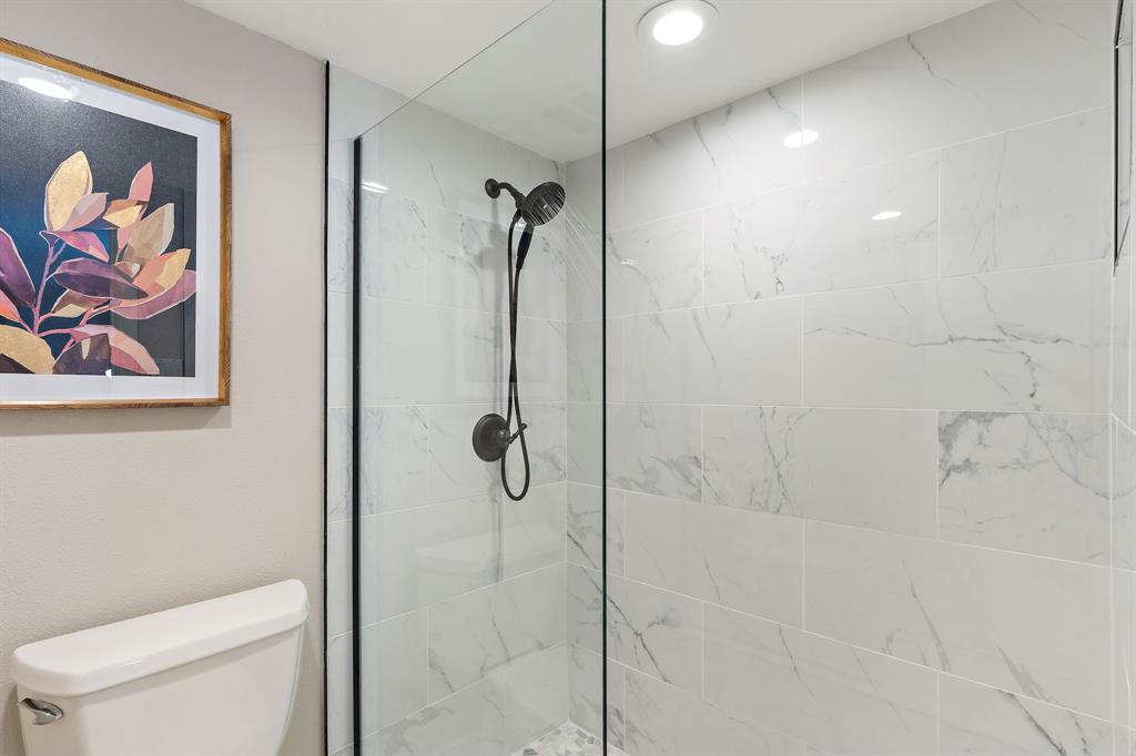 15923 Preston Road, Unit 1003 Dallas, TX 75248 - Photo 24 of 36 a bathroom with a painting on the wall and a shower