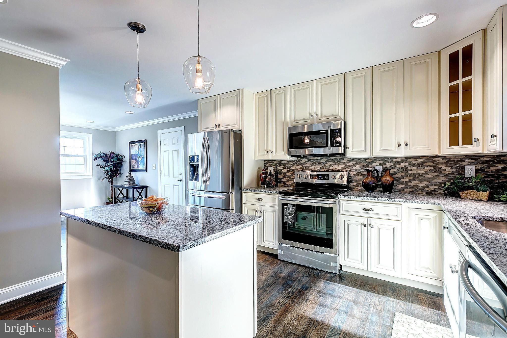 13412 Blenfield Road Phoenix, MD 21131 - Photo 9 of 30 Contemporary Lighting
