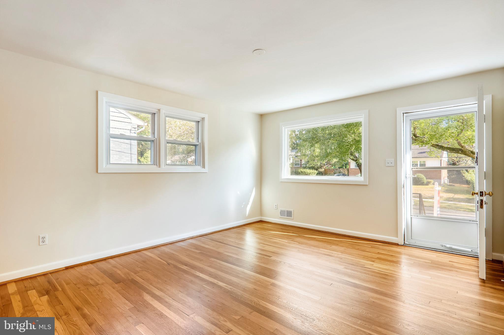 911 Whitehall Street Silver Spring, MD 20901 - Photo 4 of 68 Living room with picture window