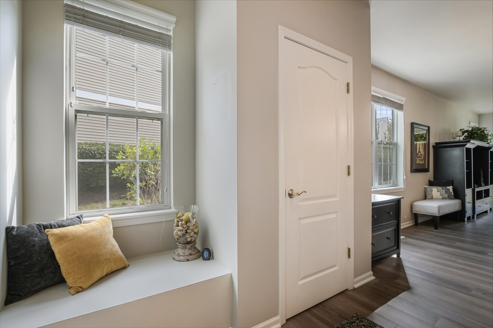 2562 Golf Ridge Circle, Unit 2562 Naperville, IL 60563 - Photo 3 of 22 a living room with furniture and a window