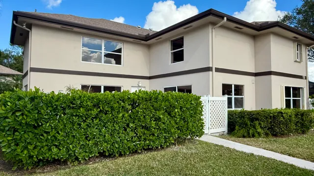 $314,900 | 19 Amherst Court, Unit C, Royal Palm Beach, FL 33411