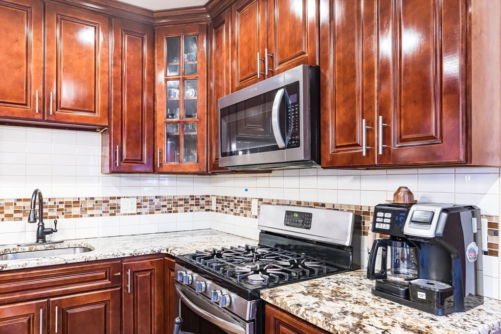 12 Warren Place Lynn, MA 01902 - Photo 14 of 40