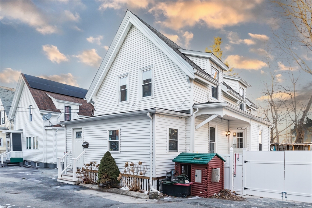 12 Warren Place Lynn, MA 01902 - Photo 3 of 40