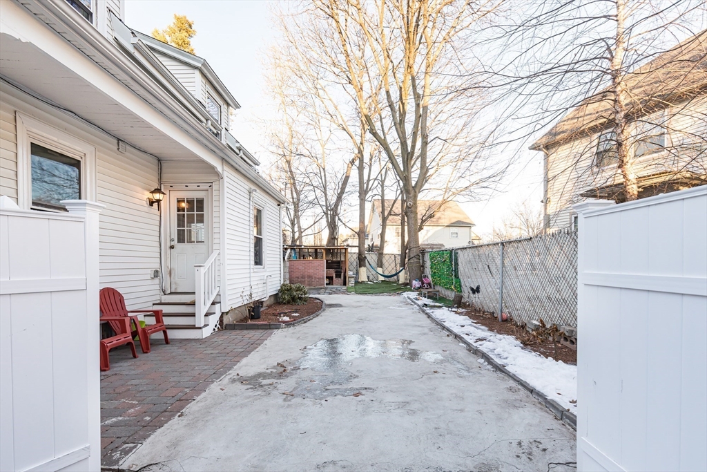 12 Warren Place Lynn, MA 01902 - Photo 6 of 40