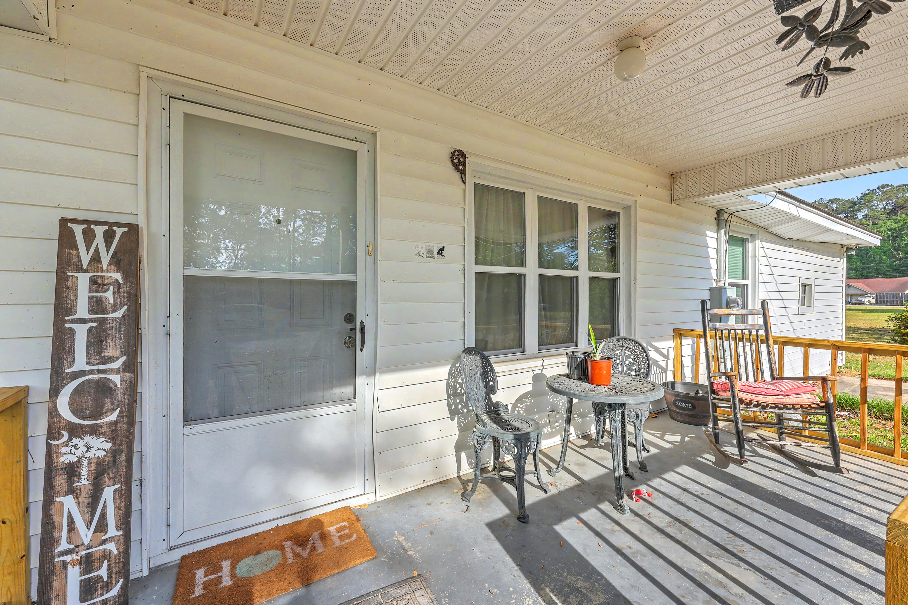 104 Saluda Street Hampton, SC 29924 - Photo 4 of 25 Front Porch