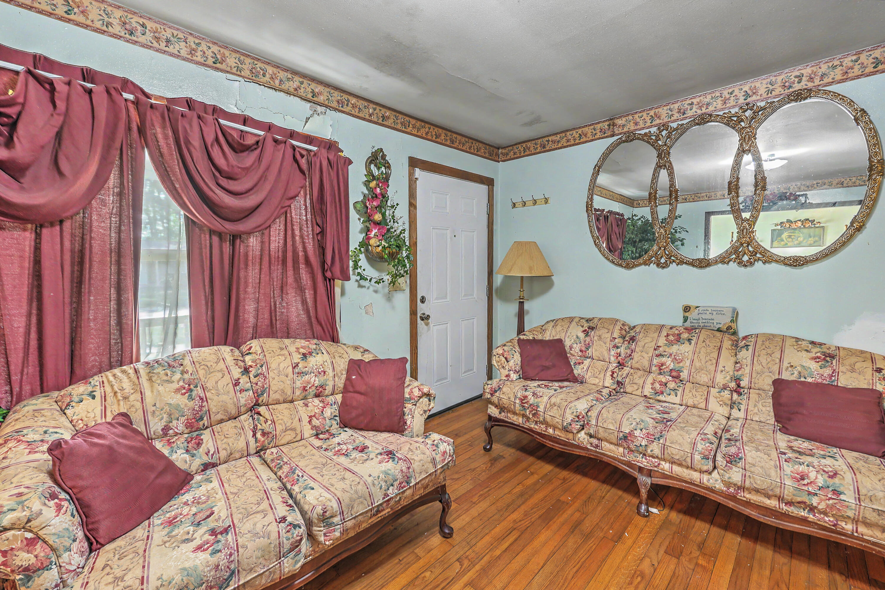 104 Saluda Street Hampton, SC 29924 - Photo 5 of 25 Formal Living Room