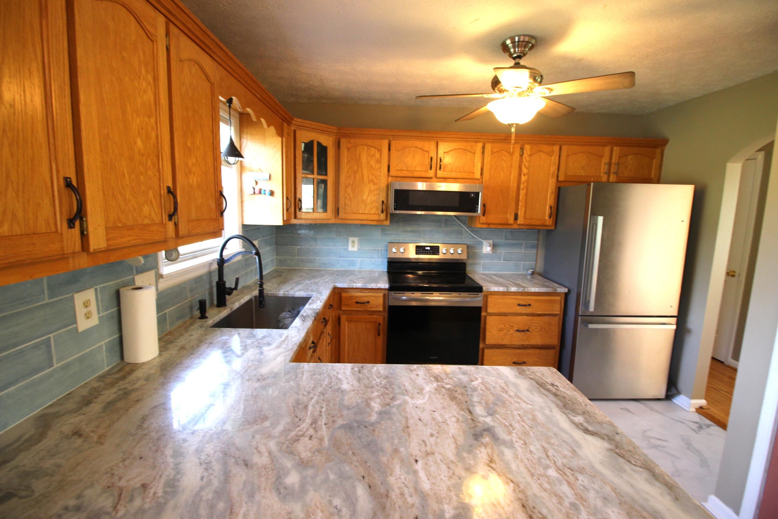 312 Springhurst Drive Berea, KY 40403 - Photo 16 of 45 Kithcen