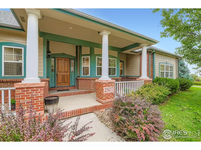 a view of a house with a big yard