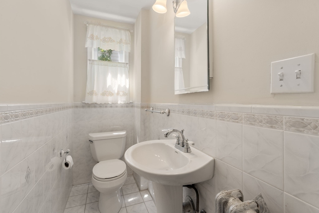 261 Russett Road Brookline, MA 02467 - Photo 16 of 36