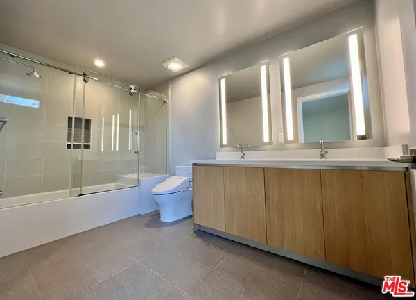 $5,980 | 5801 Camerford Avenue, Unit PH6, Los Angeles, CA 90038