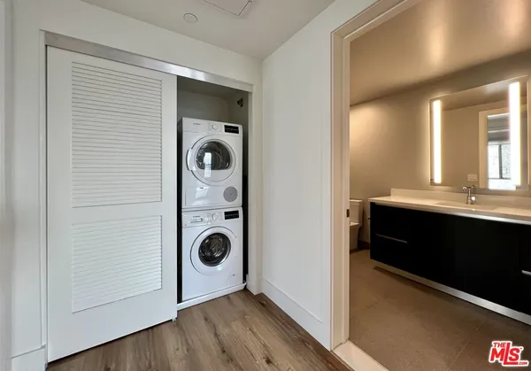 $5,980 | 5801 Camerford Avenue, Unit PH6, Los Angeles, CA 90038