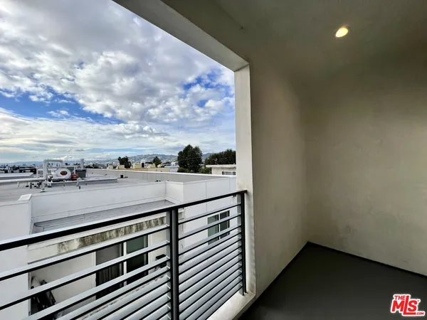 $5,980 | 5801 Camerford Avenue, Unit PH6, Los Angeles, CA 90038