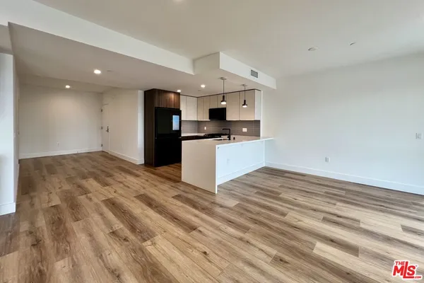 $5,980 | 5801 Camerford Avenue, Unit PH6, Los Angeles, CA 90038