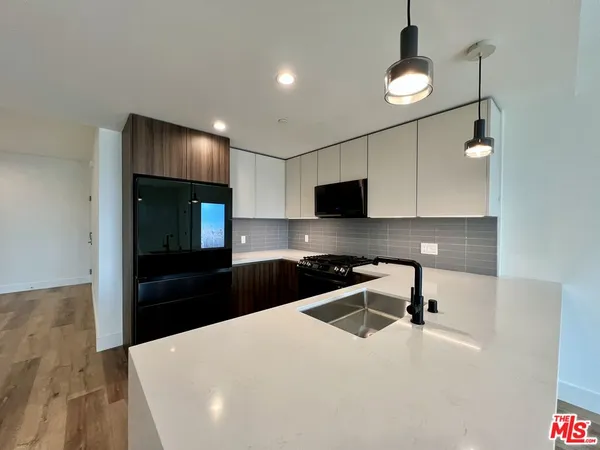 $5,980 | 5801 Camerford Avenue, Unit PH6, Los Angeles, CA 90038