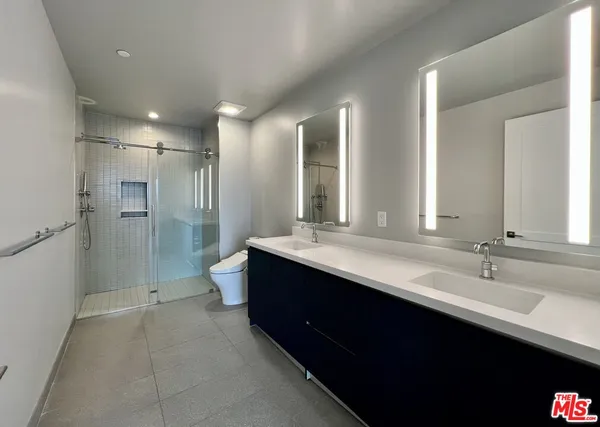 $5,980 | 5801 Camerford Avenue, Unit PH6, Los Angeles, CA 90038