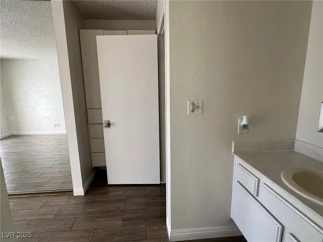 $2,100 | 3737 Prosperity Lane, Las Vegas, NV 89147