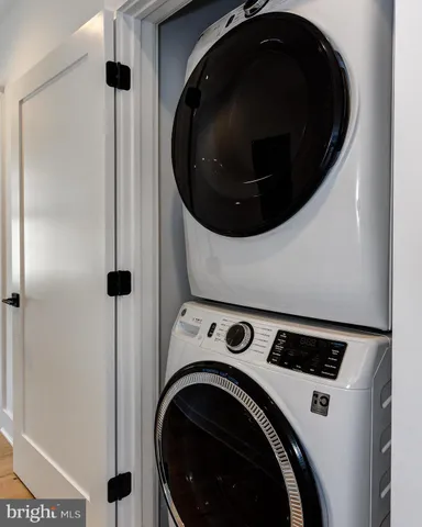 a close up view of a washer and dryer