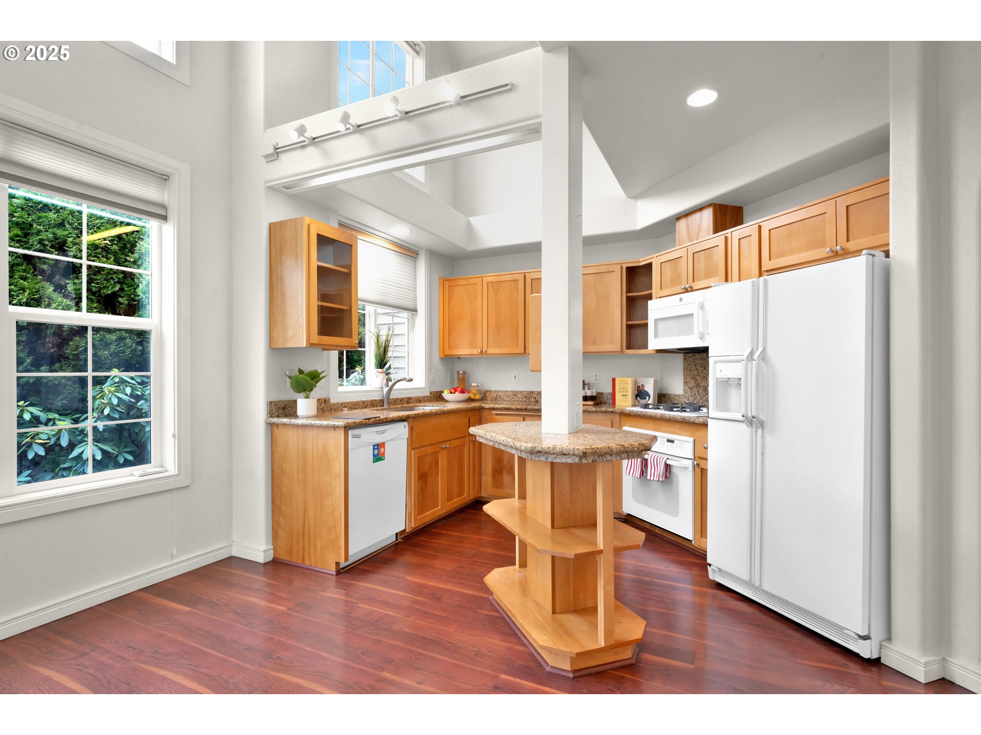 578 Covey Lane Eugene, OR 97401 - Photo 13 of 38 Kitchen