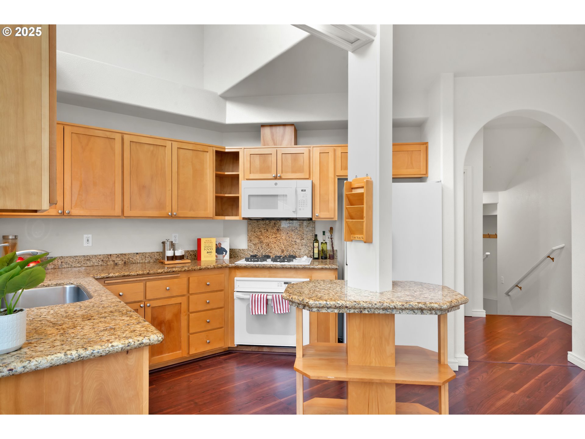 578 Covey Lane Eugene, OR 97401 - Photo 14 of 38 Kitchen
