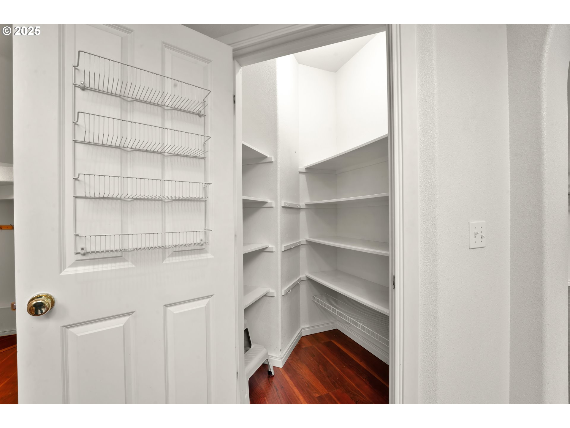 578 Covey Lane Eugene, OR 97401 - Photo 15 of 38 Pantry